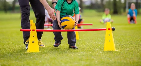 解析“隐含赔率”：为了在转牌圈清空对手，你现在值得付出多少代价？（隐含赔率详解：为了在转牌圈逼走对手，你现在应付出多少代价？）