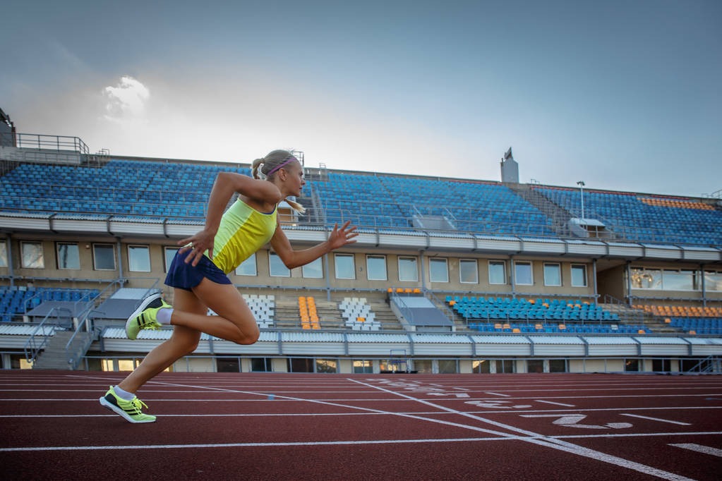足球世界杯官方公布首批裁判名单，引发讨论